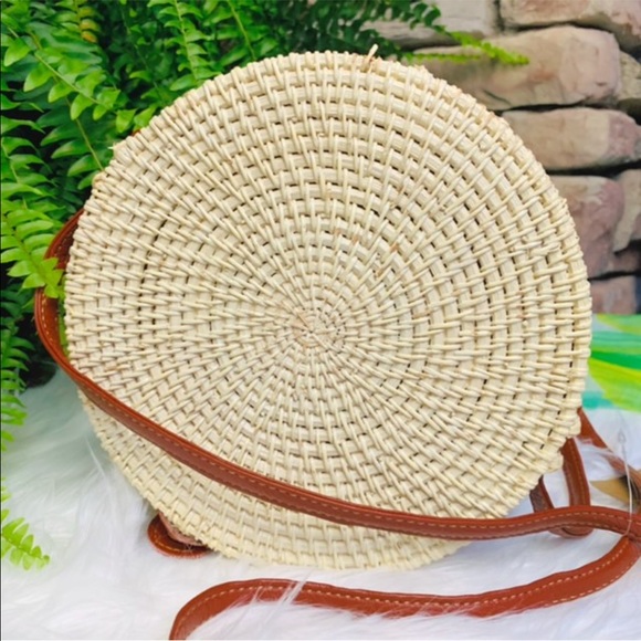 Hand Woven Shell Crossbody - Picture 3 of 10